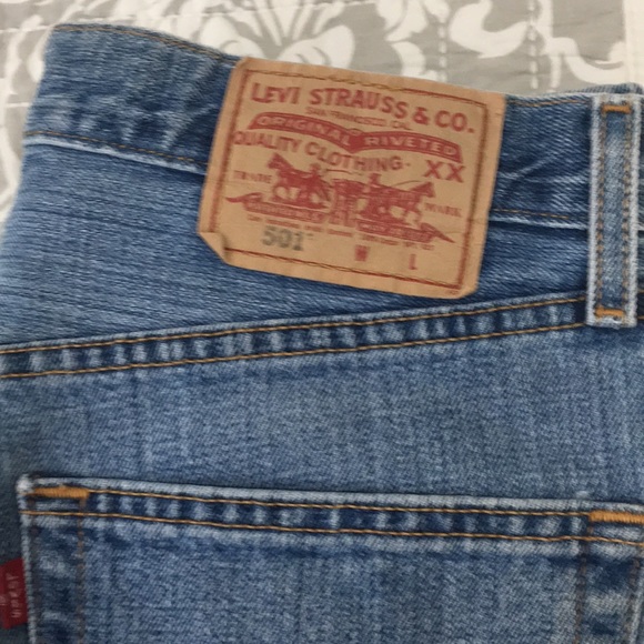 Levi's Vintage 501 Original Medium Wash Blue Jeans - Picture 6 of 6
